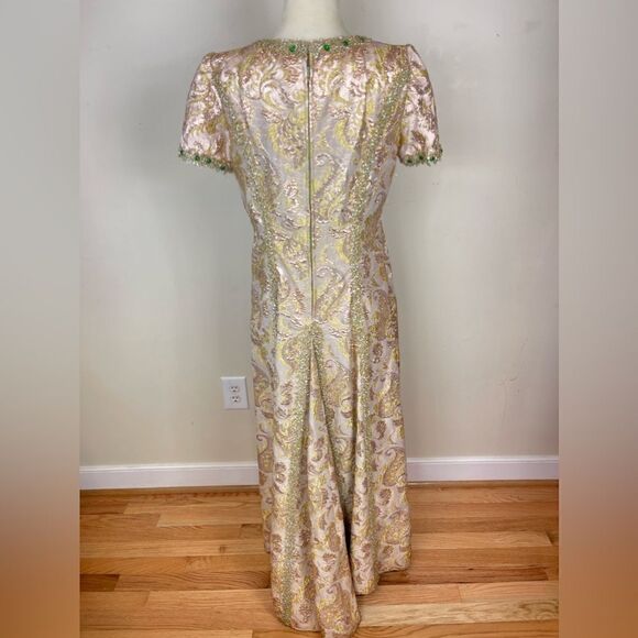 1960s Handmade Golden Brocade Short Sleeve Gown - Picture 5 of 10